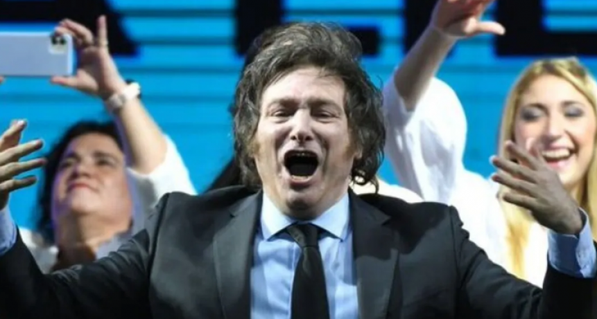 Batacazo: Javier Milei lidera las PASO con el 30,5% de los votos