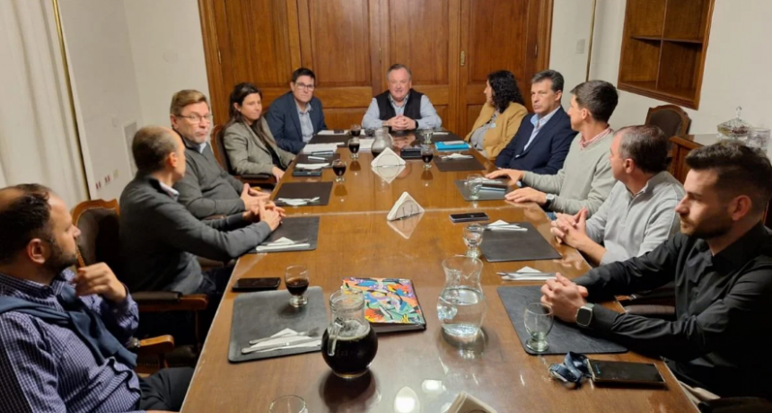 Senadores del Bloque &ldquo;Unidos&rdquo; mantuvieron una reuni&oacute;n de trabajo con el ministro de Educaci&oacute;n Jos&eacute; Goity