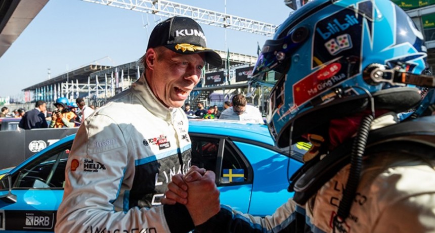 FIA TCR World Tour: Bj�rk gan&oacute; la segunda carrera en El Pinar