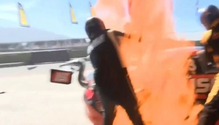 Un incendio en boxes de Mauricio Lambiris gener&oacute; tensi&oacute;n en el Turismo Carretera durante el Desaf&iacute;o de las Estrellas