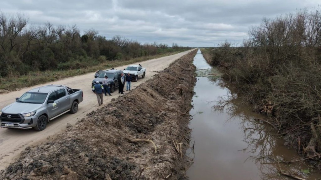 El senador Michlig y autoridades de la DPV supervisaron obras h&iacute;dricas y viales en Villa Saralegui y Aguar&aacute; Grande
