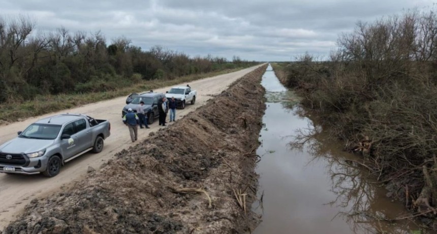 El senador Michlig y autoridades de la DPV supervisaron obras h&iacute;dricas y viales en Villa Saralegui y Aguar&aacute; Grande