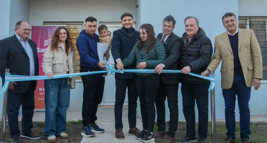 Pullaro y Michlig recorrieron y habiltaron obras en C. Bossi y en 2 Rosas y La legua e inauguraron 24 viviendas en Suardi