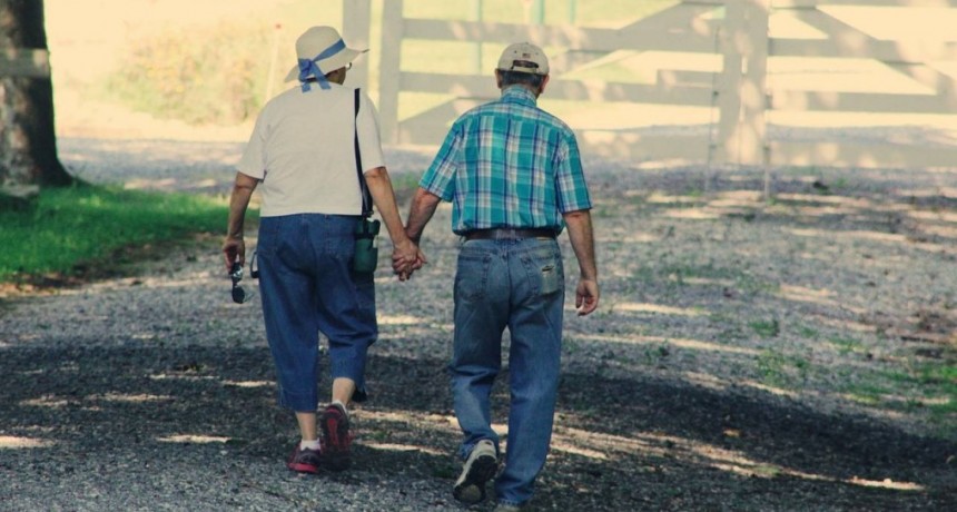 Caminar 15 minutos al día mejora la salud del cerebro