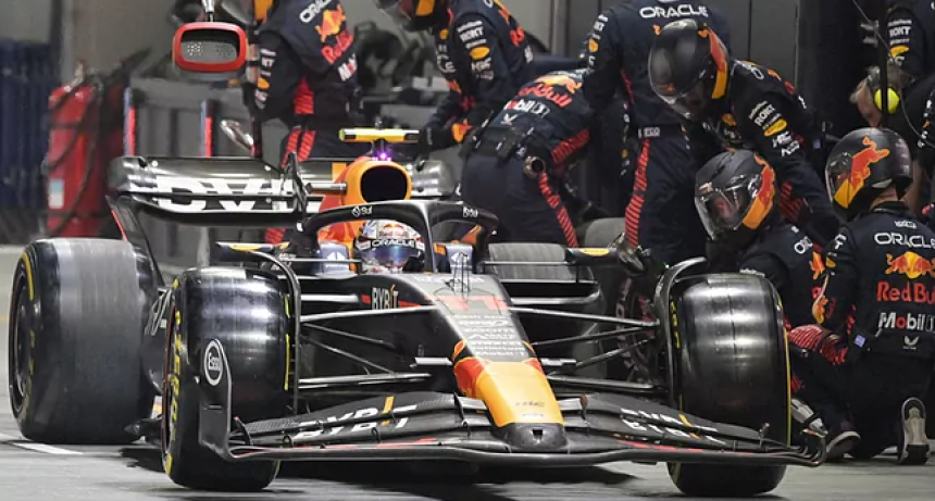 Red Bull admite cu&aacute;l es el tal&oacute;n de Aquiles del RB19 de Checo P&eacute;rez