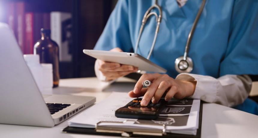M&eacute;dicos fijan un &ldquo;bono adicional&rdquo; para consultas de $6000
