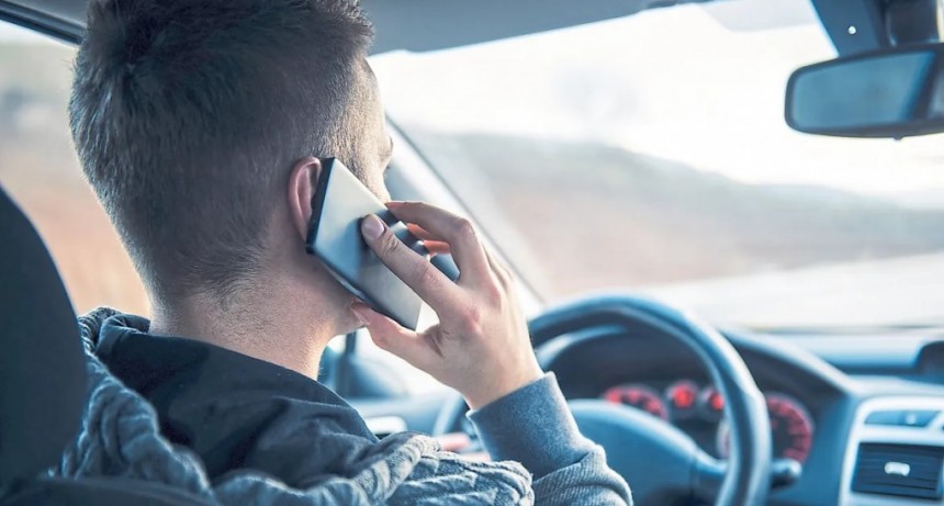 El 14% de siniestros viales ocurre por usar los celulares