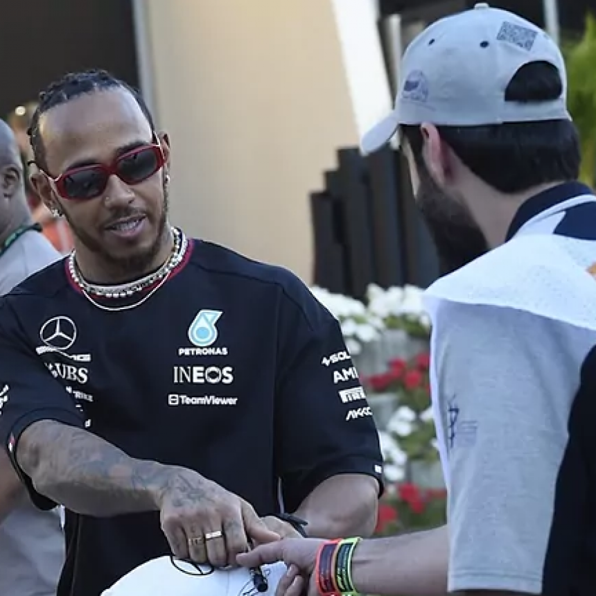El regalo m&aacute;s original que Hamilton recibi&oacute; de los fans
