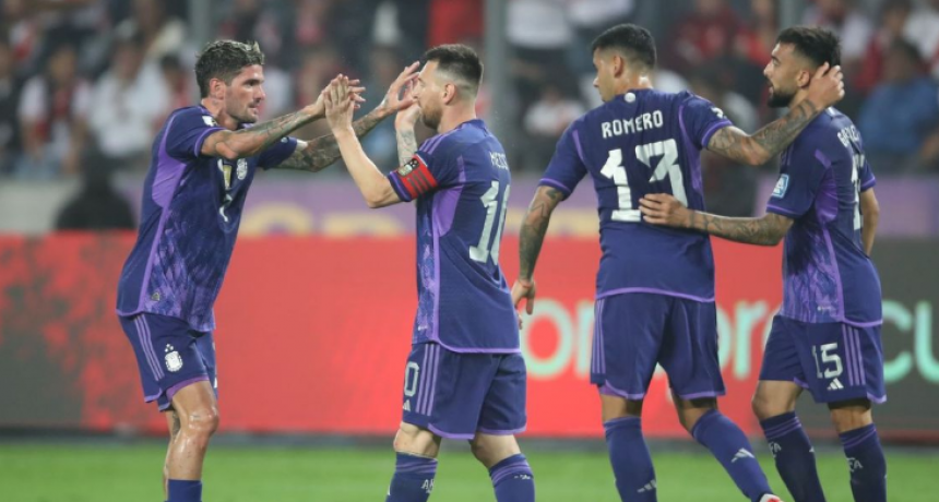 La Selecci&oacute;n Argentina venci&oacute; a Per&uacute; con un doblete de Lionel Messi