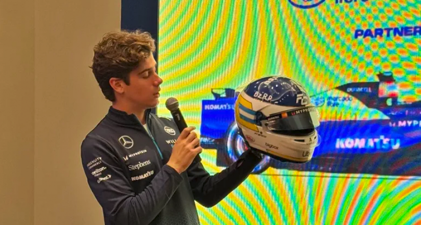 La divertida reacci&oacute;n de Colapinto por el nuevo dise&ntilde;o de su Williams: &ldquo;Es de Boquita&rdquo;