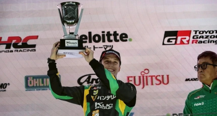 Sacha Fenestraz ganó en Monte Fuji y se emocionó con el himno argentino