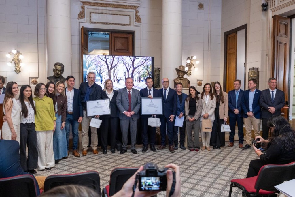 La Legislatura premi&oacute; ideas para recuperar Plaza Italia como espacio p&uacute;blico