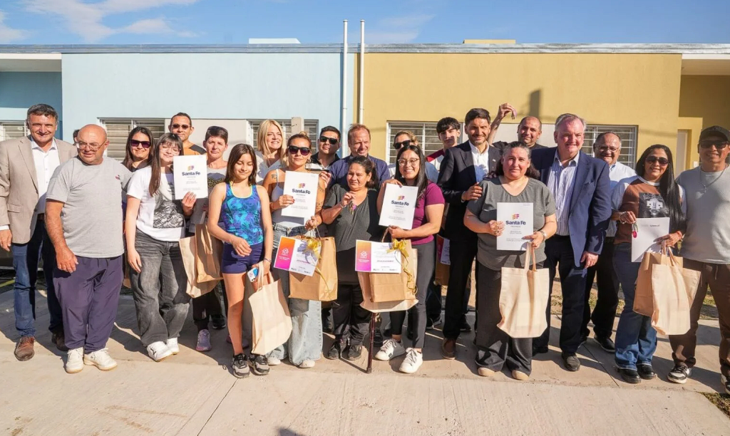 Pullaro, Michlig y Dupouy inauguraron 20 viviendas en la ciudad de Ceres