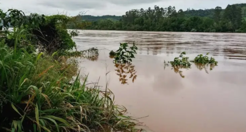 Preocupaci&oacute;n en la costa santafesina por la crecida de los r&iacute;os