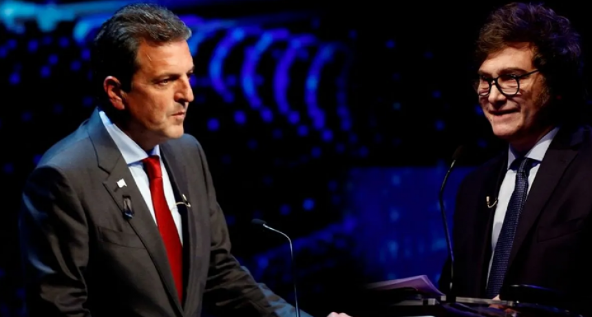 Massa y Milei cruzaron golpes en un picante debate presidencial