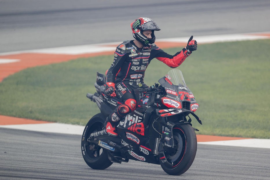 Bezzecchi consiguió su segundo triunfo al hilo en el cierre de la temporada de Moto GP