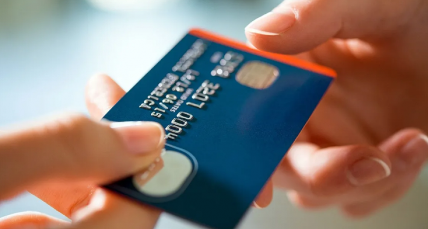 Comienza a regir el d&oacute;lar tarjeta para turistas del exterior