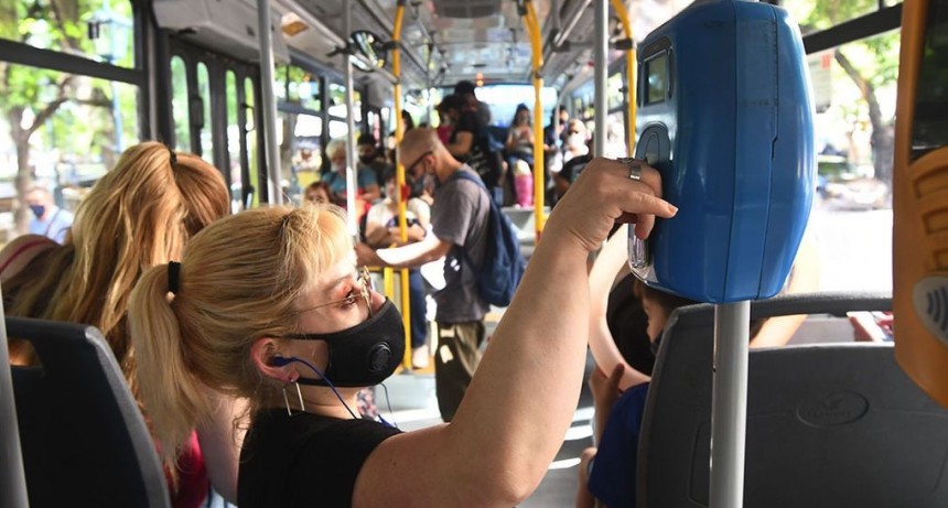 Por la suba de casos, recomiendan el uso de barbijos en el transporte p&uacute;blico