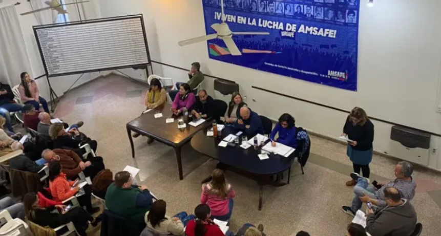Docentes y estatales definen si aceptan la oferta salarial del Gobierno
