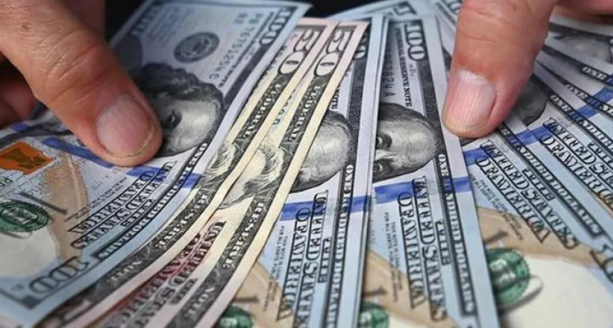 El dólar blue volvió a subir y trepó a $366