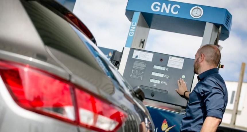 Tras el aumento de la nafta, &iquest;vuelve el GNC?: cu&aacute;nto cuesta colocar un tubo de gas en Santa Fe