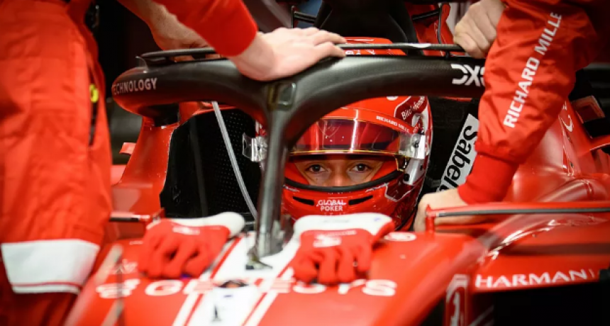 Ferrari: Leclerc y Sainz renovar&aacute;n previo al arranque de la F1 2024