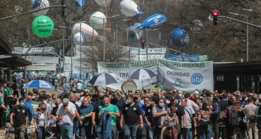 La CGT y referentes barriales convocan a masiva movilizaci&oacute;n contra el mega DNU