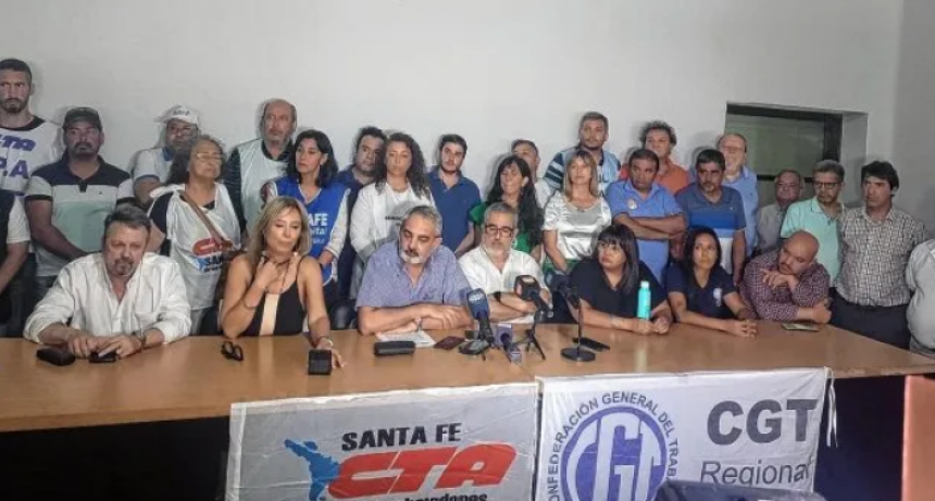 CTA Santa Fe y CGT regional Santa Fe marchan para rechazar al DNU del gobierno nacional