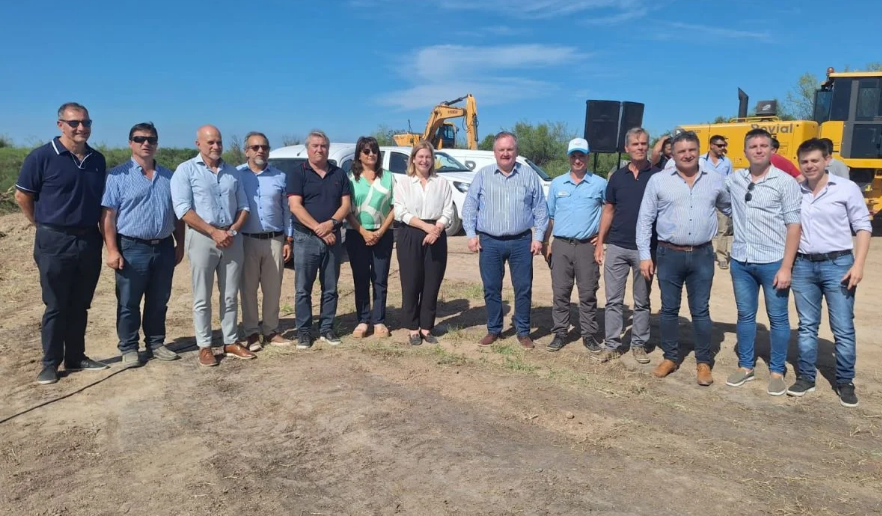 Firma de acta de inicio de obras de ensanche de 3 puentes y accesos sobre la Ruta Provincial N° 4