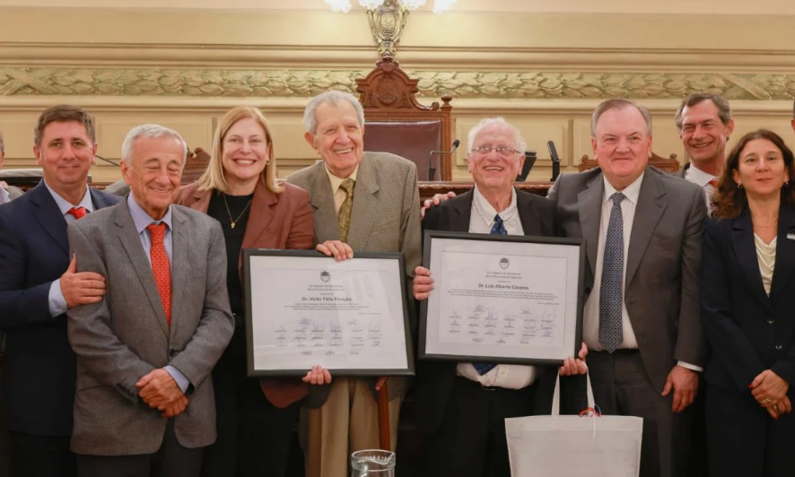 El Senado rindió un emotivo homenaje a Víctor Reviglio y Changui Cáceres a partir de una iniciativa de Felipe Michlig