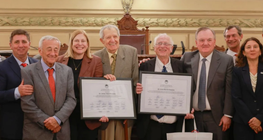 El Senado rindió un emotivo homenaje a Víctor Reviglio y Changui Cáceres a partir de una iniciativa de Felipe Michlig
