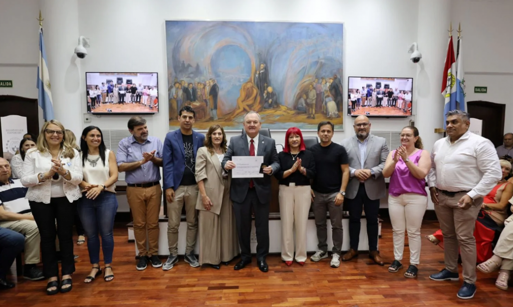 Felipe Michlig recibió del Concejo Municipal de Santa Fe la distinción “Valores Democráticos Raúl R. Alfonsín”