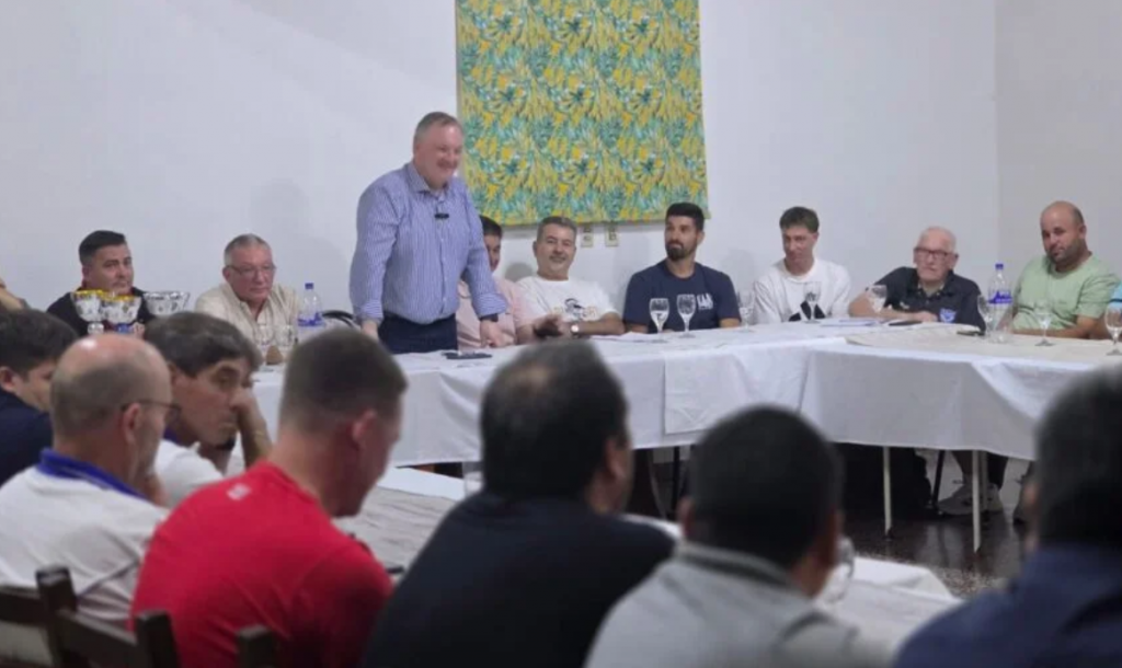 En Arrufó, con una “creciente expectativa” se sortearon las zonas de la 3° Copa de Fútbol Departamento San Cristóbal