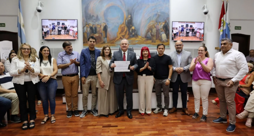 Felipe Michlig recibió del Concejo Municipal de Santa Fe la distinción “Valores Democráticos Raúl R. Alfonsín”